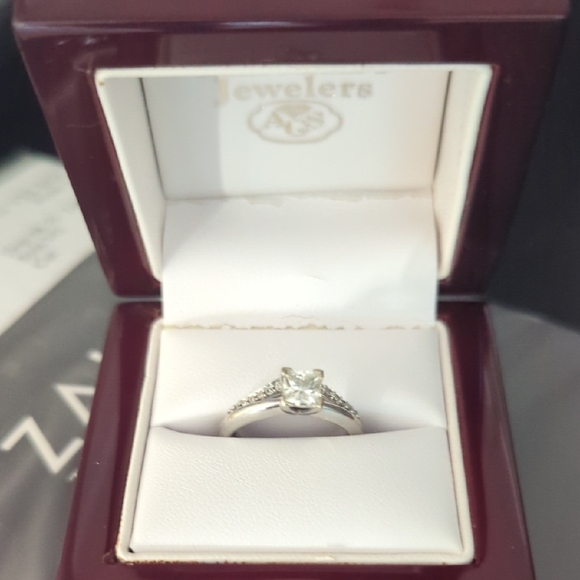 Jewelry - Elegant Solitaire Diamond Ring With Wedding Band